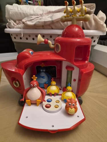 Twirlywoos big red boat - twirlywoos,