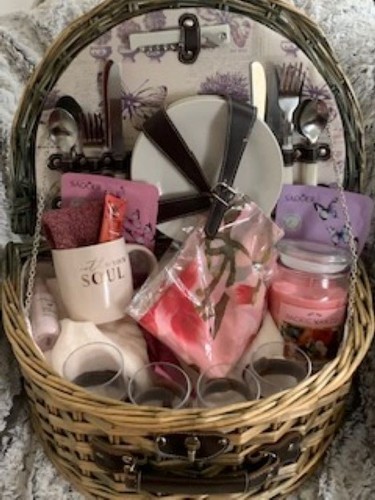 Wicker picnic hamper gift - wicker, hamper/gift