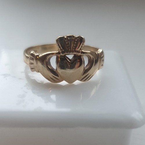 9ct gold claddagh ring - 9ct,