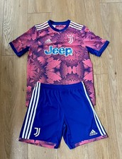 Juventus Boys Football Kit Aged 15-16 Blue and Pink. Excellent Condition