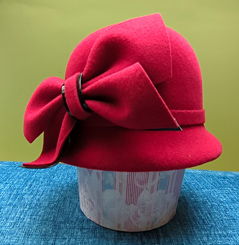 Whiteley red felt cloche - red,