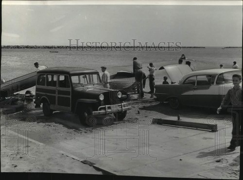1957 press photo busy boat - busy,
