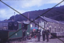 RAILWAY LOCOMOTIVE 35MM SLIDE  FFESTINIOG NARROW GAUGE RAILWAY LOCO AT YARD 1975