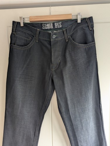 Red herring men dark - red,