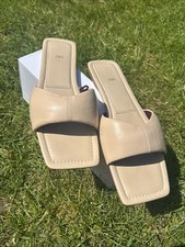Zara Beige Cream Flat sandals
