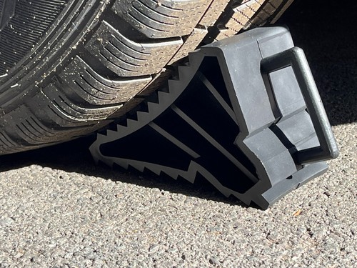 Pair wheel chocks strong - pair, of