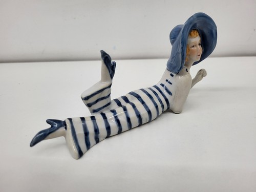 Figurine bathing beauty - bathing,