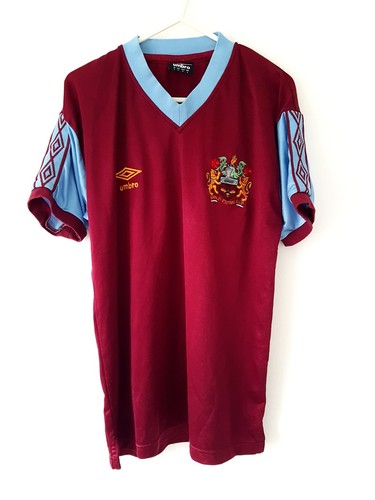 Burnley home shirt 1980 small - burnley,