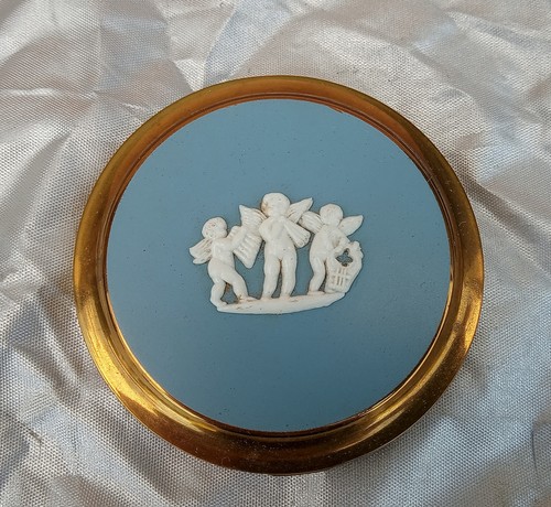 Vintage powder compact - powder,