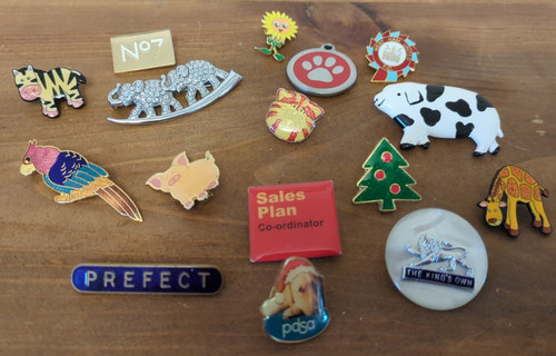 Bundle vintage pin badges - pin,