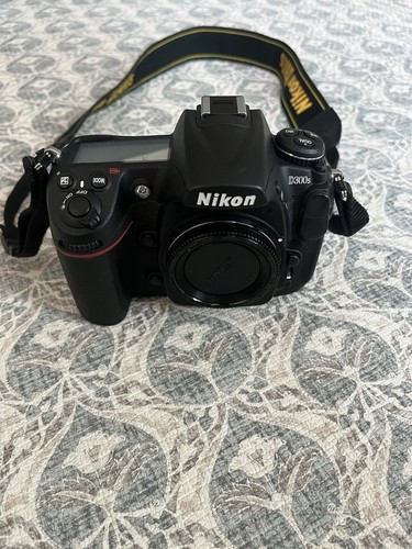 Nikon d300s 3mp digital - d,