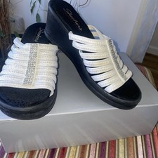 Ladies Skechers sandals/ mules