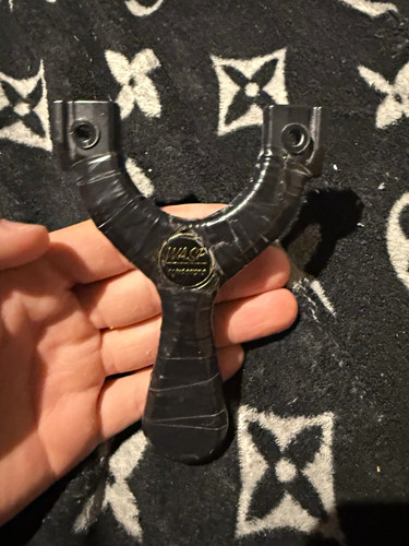 Black wasp handheld slingshot - wasp,