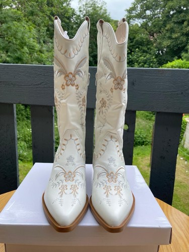White gold embroidered - gold,
