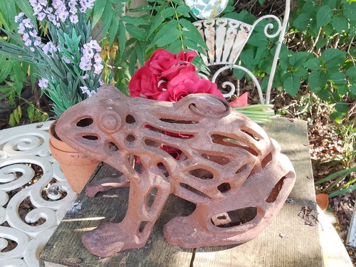 Vintage cast iron - cast, frog