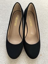 Women’s Black Court Shoes /