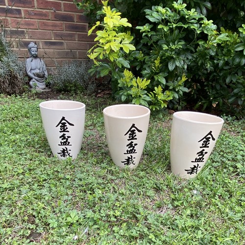 Beige round ceramic - ceramic, flower