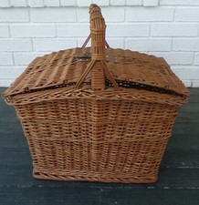 Vintage  Large Wicker Picnic
