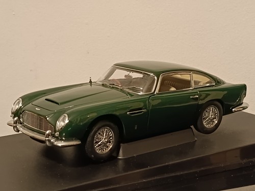 Autoart scale aston - autoart,