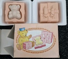 Vintage avon bear box - a,
