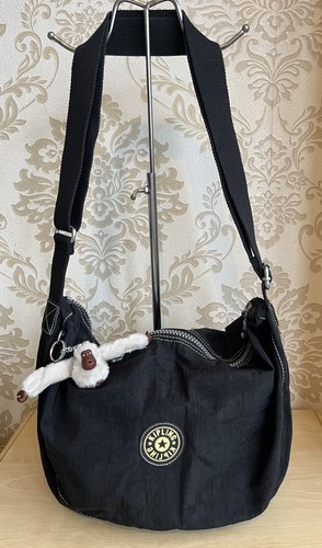 Kipling black crescent slouch - black,