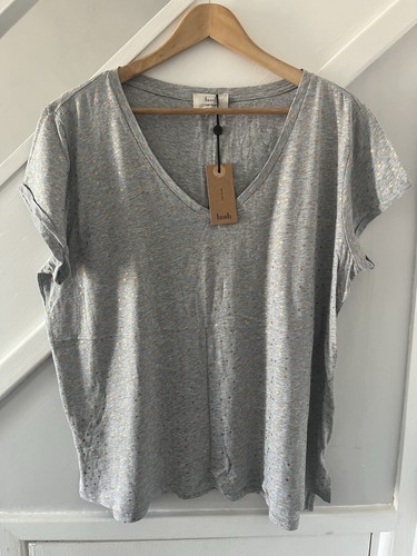 Hush grey gold star v - grey/gold, v-neck