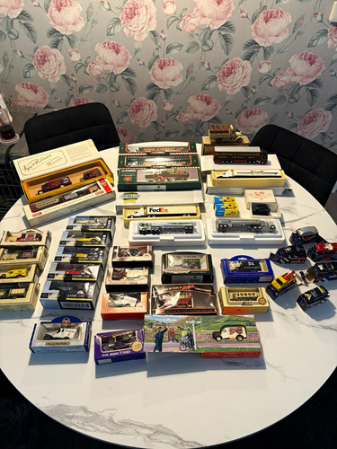Large job lot boxed die - large,