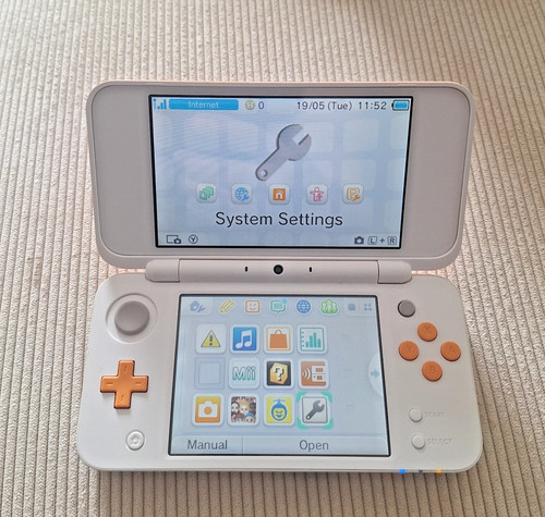 Nintendo new 2ds white - nintendo,