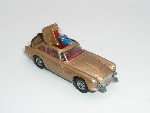 Corgi 261 james bond - james, aston