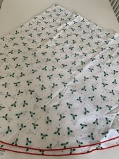 Debenhams Holly Print Round Christmas Tablecloth & 4 Napkins 68 inchs