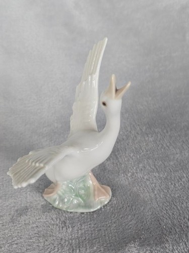 Lladro porcelain duck running - porcelain,