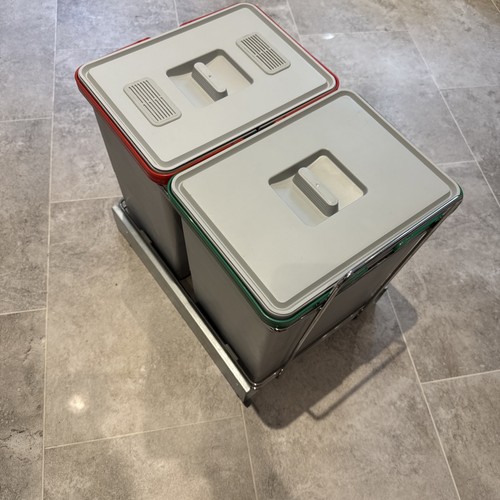 Double pull out trash can - pull,