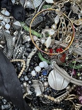 500 grams of Broken Fashion Jewellery includes necklaces, bracelets and more