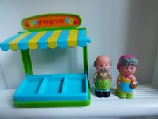 ELC Happyland Greengrocer Stall With 2 Toy Figures