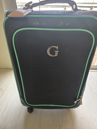 Guess black hardcase - 20",
