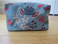 RADLEY Oilskin "Flowers&Berries" SMALL Cosmetic/make-up/wash bag Green - PRETTY!