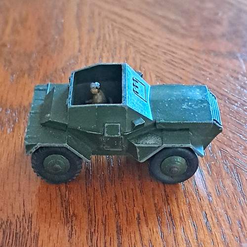 Dinky toys 673 - daimler, scout