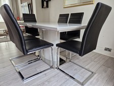 Modern Extendable Dining Table with 6 Chairs