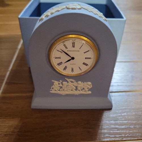 Wedgwood blue table - clock, with
