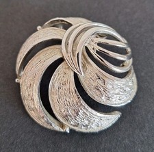 Vintage Silver Tone Textured Trifari Style Brooch - Good Condition