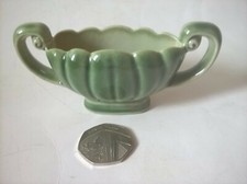 WADE VINTAGE GREEN GRECIAN URN POSY VASE VINTAGE 2 HANDLES FAN STYLE MINIATURE