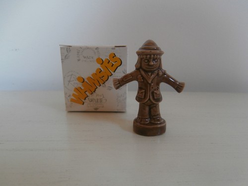 Wade whimsies scarecrow brown - whimsies,