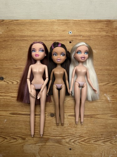 Bratz doll bundle - bratz,