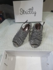 STRICTLY Size 2 Sparkly Pewter Silver Open Toed Ankle Strap Wedding Party Shoes 