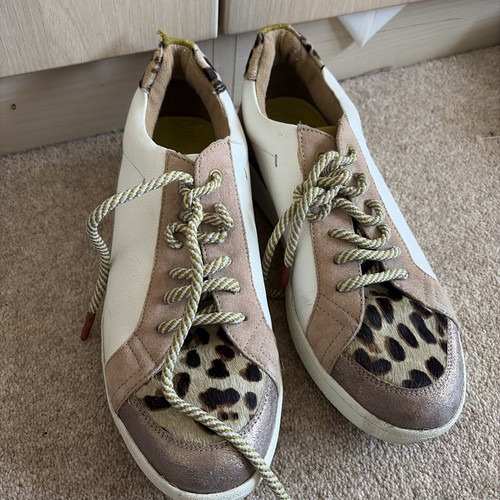 White stuff size - size, trainer