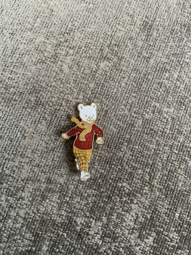 Rupert bear pin badge - bear, gold