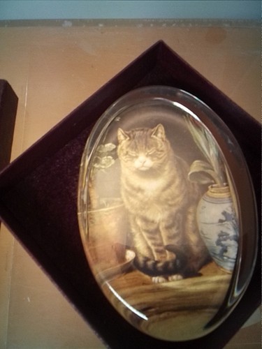 Glass cat paperweight past - glass,