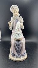 LLADRO LADY - HAND KNITTING-