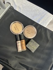 Highlighters and finishing powder bundle for makeup artists