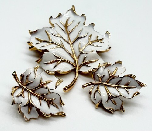 Crown trifari white enamel - crown, &